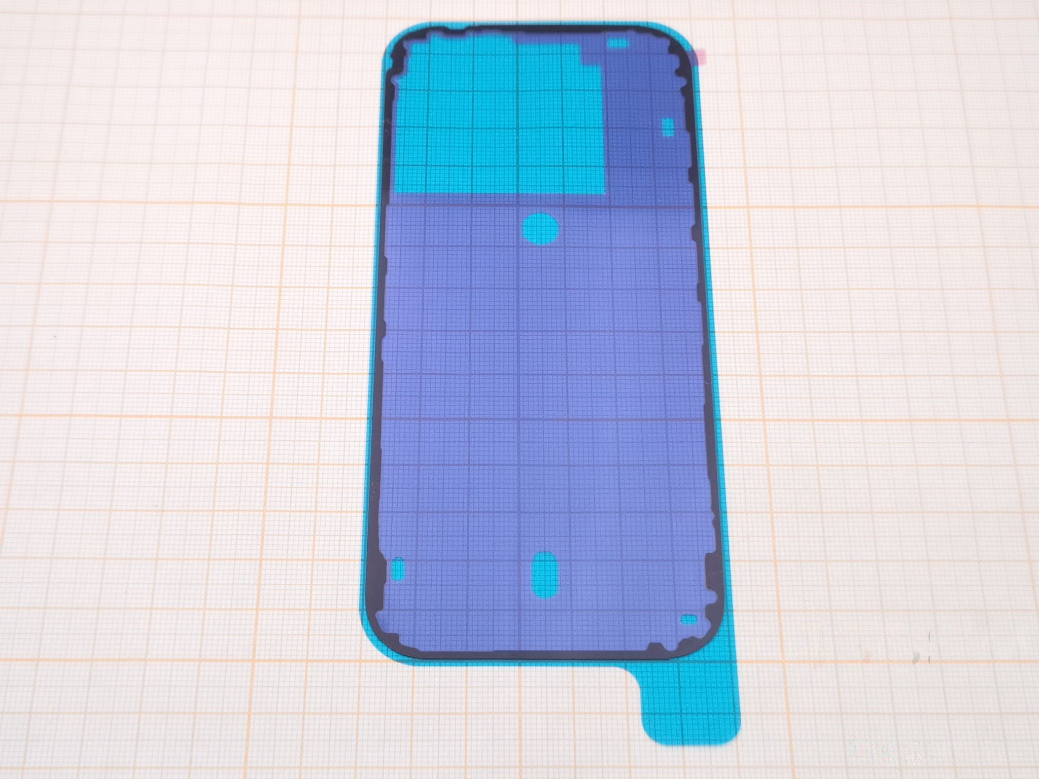 Скотч для iPhone 16 Pro (между задней крышкой и корпусом)