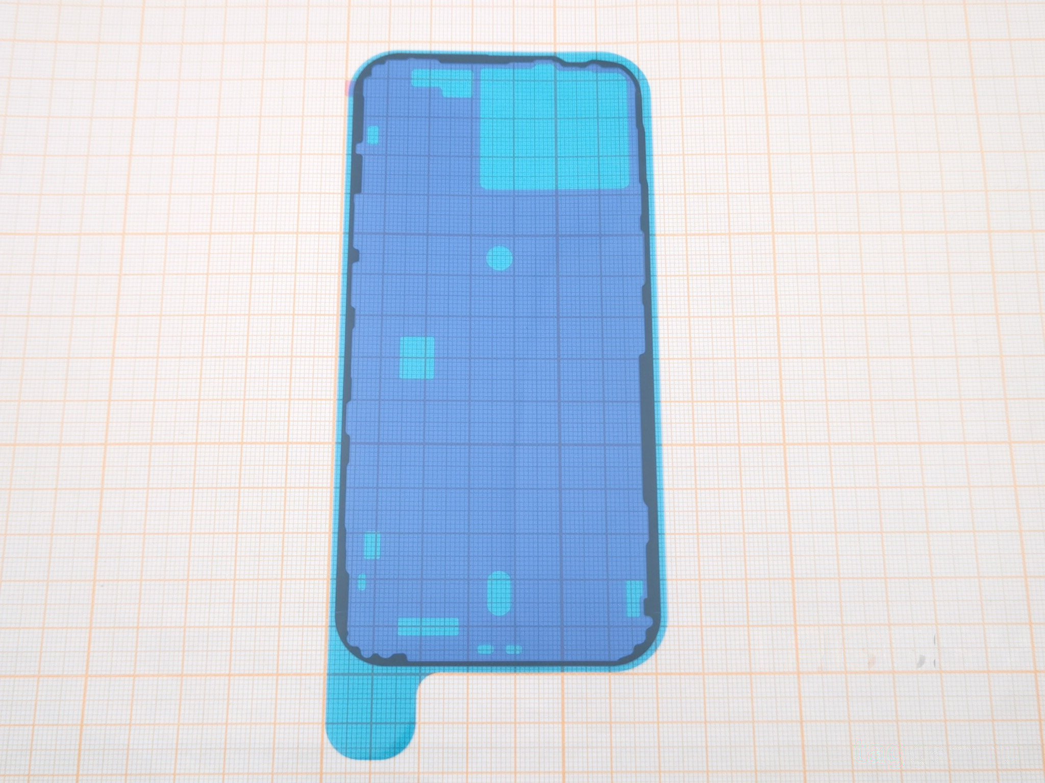 Скотч для iPhone 15 (между задней крышкой и корпусом)