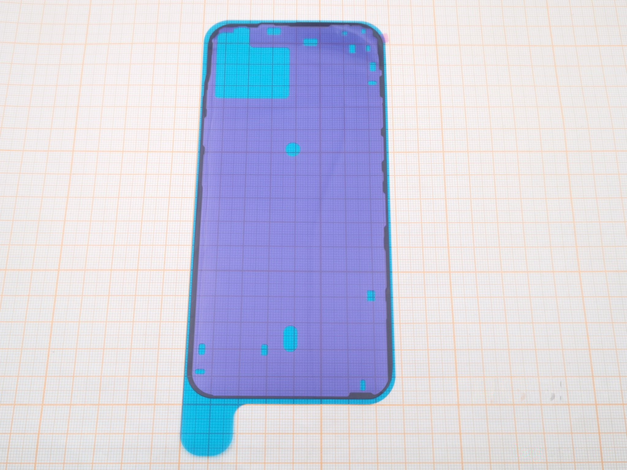 Скотч для iPhone 15 Plus (между задней крышкой и корпусом)