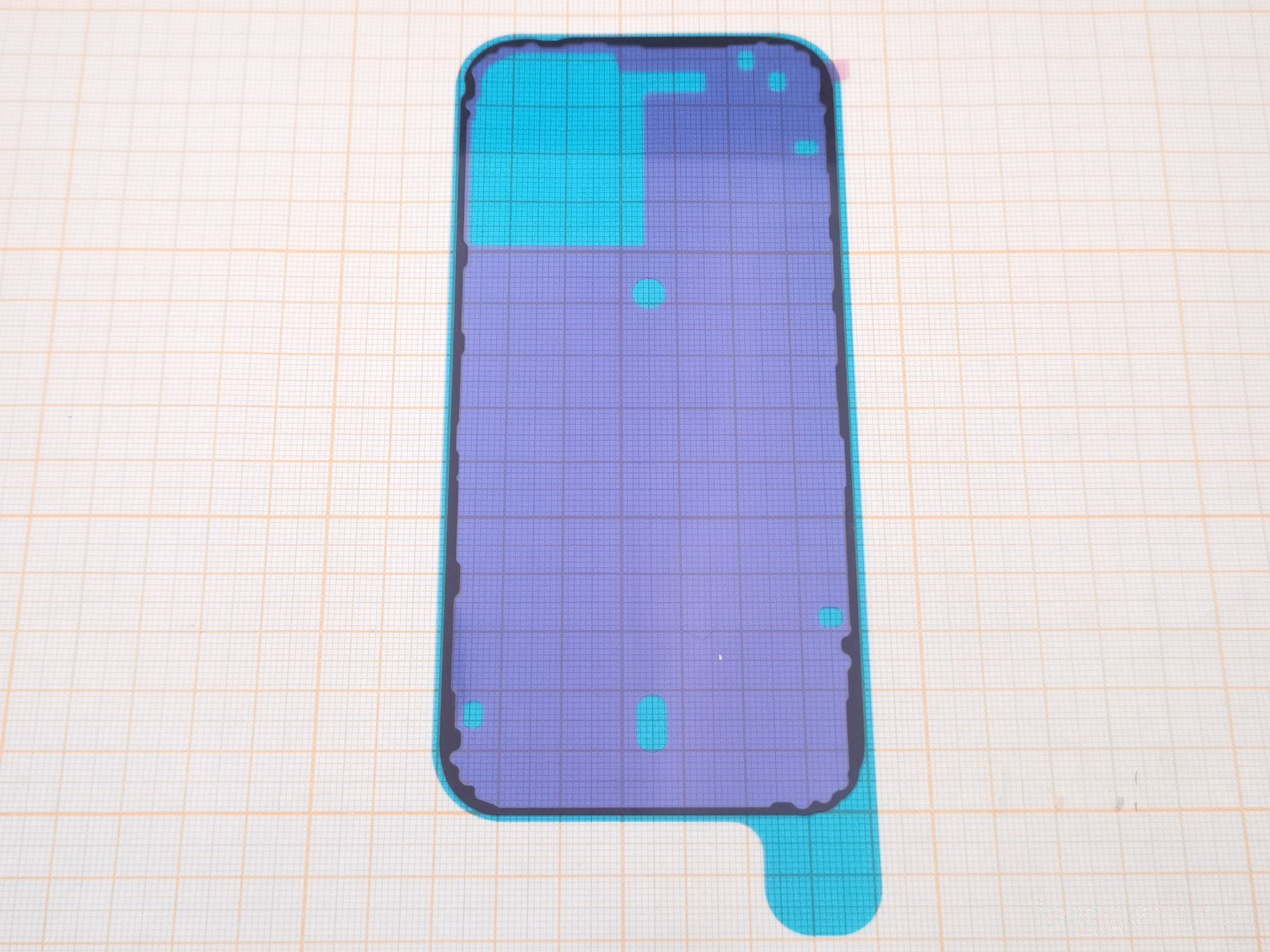 Скотч для iPhone 16 (между задней крышкой и корпусом)
